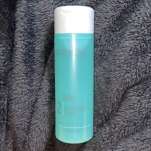 Revitalizing Toner
Size 6.0 oz ( new and sealed )